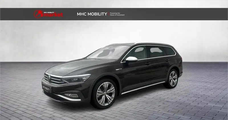 samochody osobowe Volkswagen Passat cena 141333 przebieg: 132158, rok produkcji 2020 z Stopnica